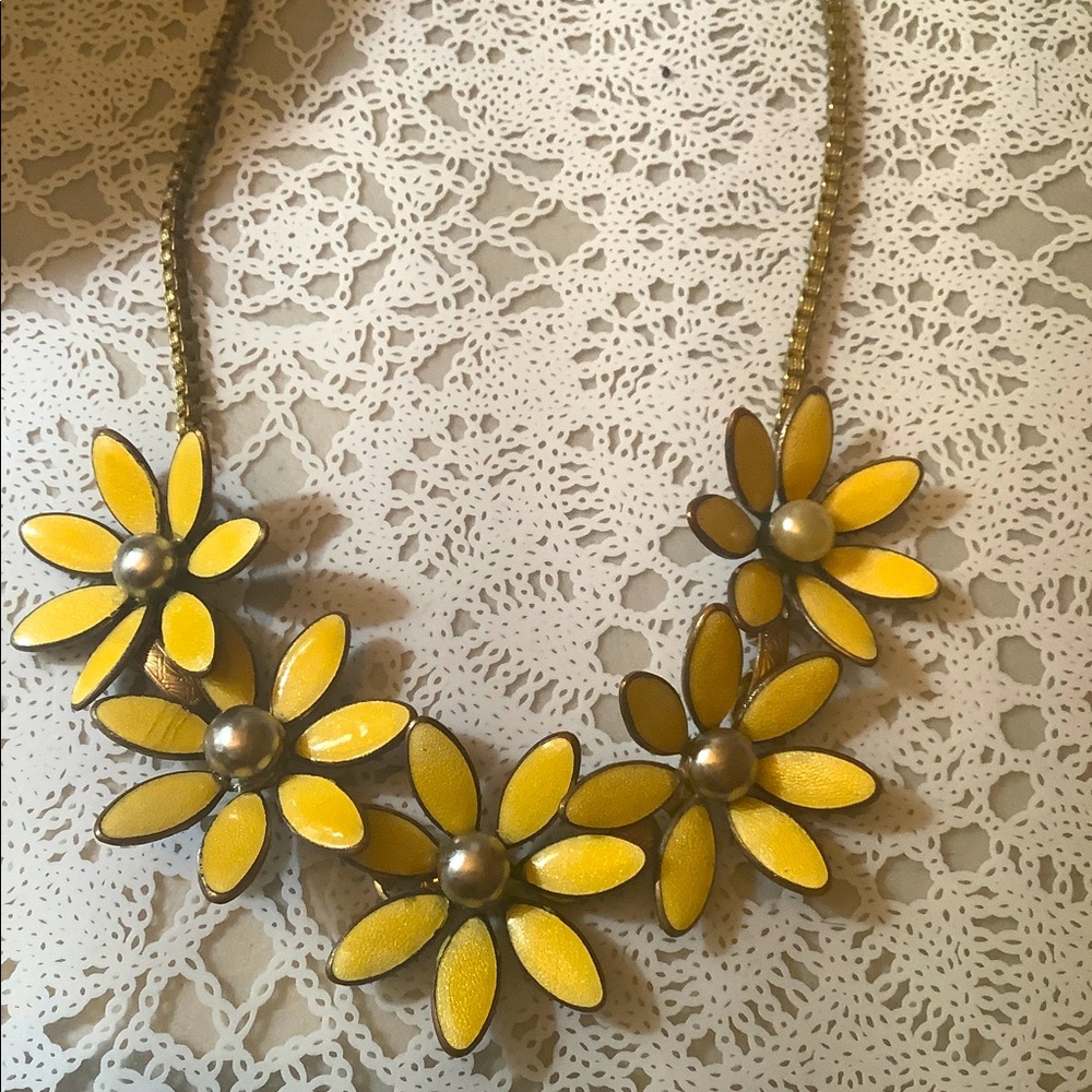 Solid Vintage Yellow Daisy Necklace